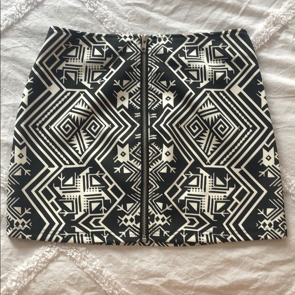Forever 21 Mini Skirt Sz S - Picture 2 of 3